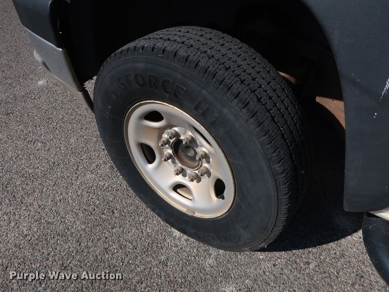 image for item DH3534 2003 Chevrolet Silverado 2500HD utility bed pickup truck