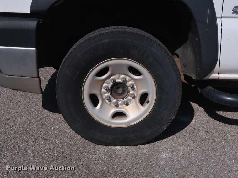 image for item DH3534 2003 Chevrolet Silverado 2500HD utility bed pickup truck