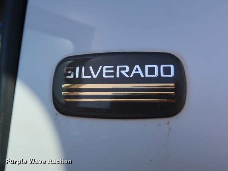 image for item DH3534 2003 Chevrolet Silverado 2500HD utility bed pickup truck