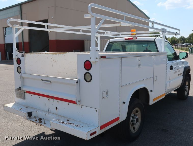 image for item DH3535 2005 GMC Sierra 2500HD utility bed pickup truck
