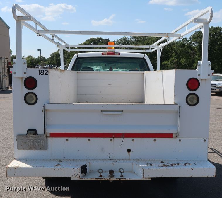 image for item DH3535 2005 GMC Sierra 2500HD utility bed pickup truck