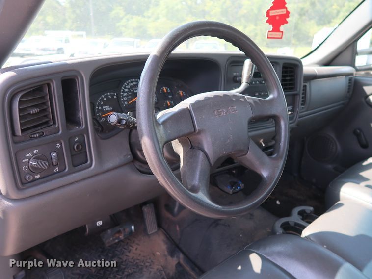 image for item DH3535 2005 GMC Sierra 2500HD utility bed pickup truck