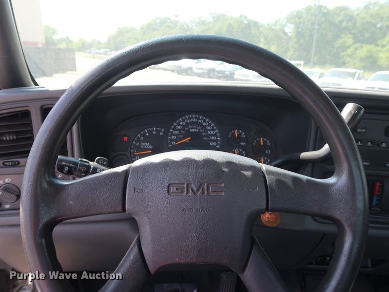 image for item DH3535 2005 GMC Sierra 2500HD utility bed pickup truck