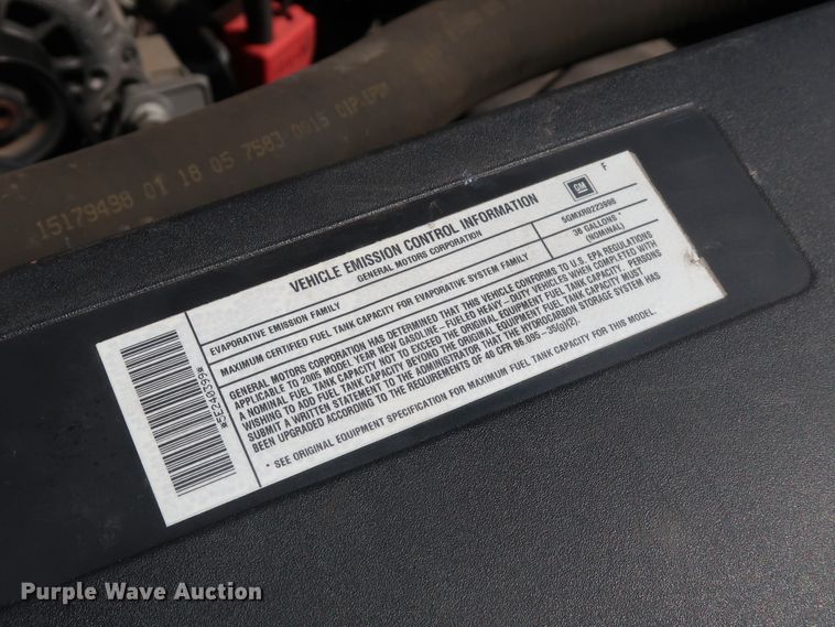 image for item DH3535 2005 GMC Sierra 2500HD utility bed pickup truck