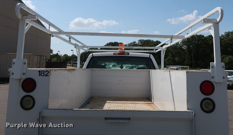 image for item DH3535 2005 GMC Sierra 2500HD utility bed pickup truck