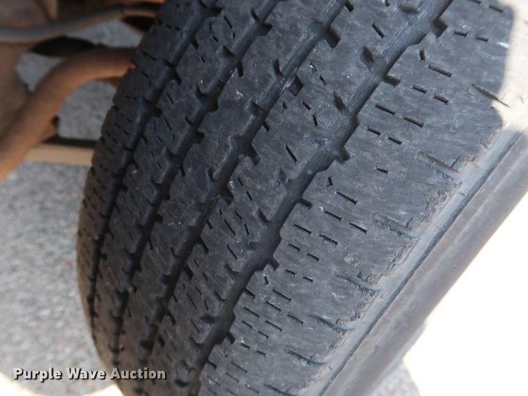 image for item DH3535 2005 GMC Sierra 2500HD utility bed pickup truck