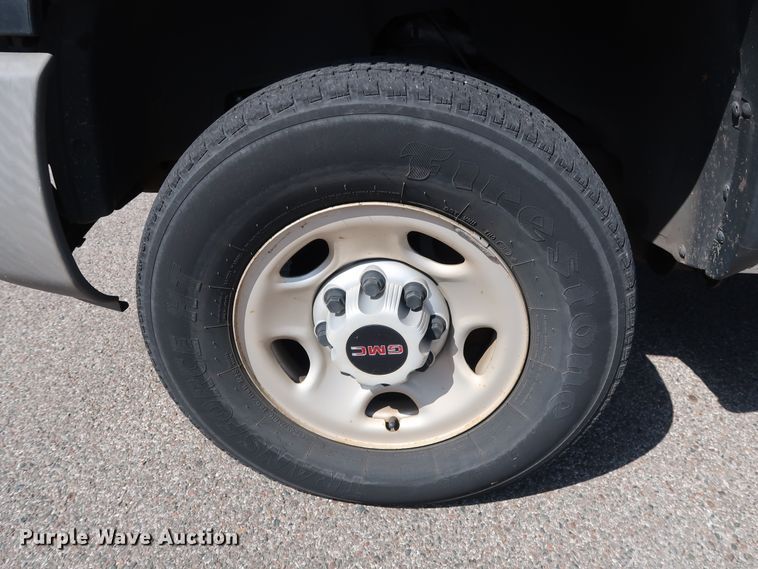 image for item DH3535 2005 GMC Sierra 2500HD utility bed pickup truck