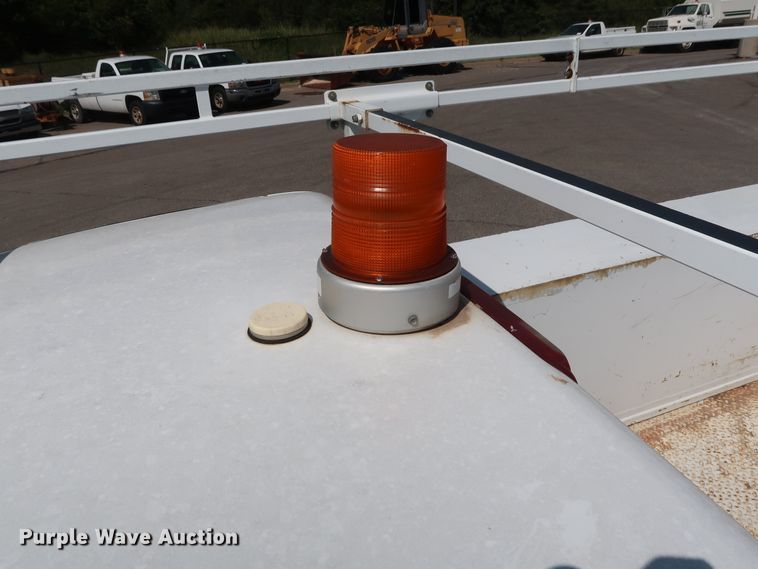 image for item DH3535 2005 GMC Sierra 2500HD utility bed pickup truck