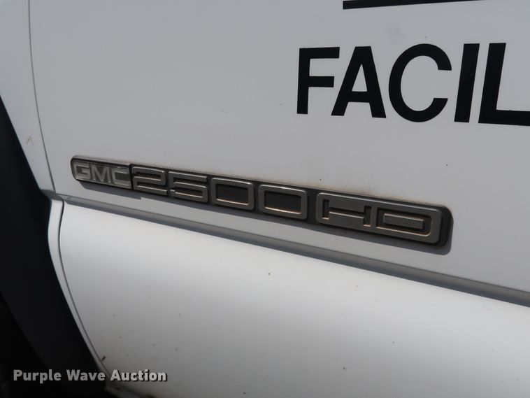 image for item DH3535 2005 GMC Sierra 2500HD utility bed pickup truck