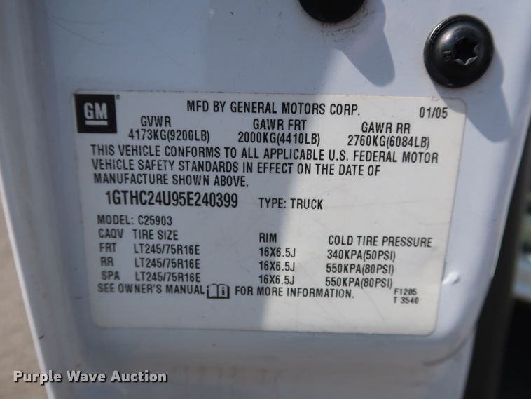 image for item DH3535 2005 GMC Sierra 2500HD utility bed pickup truck