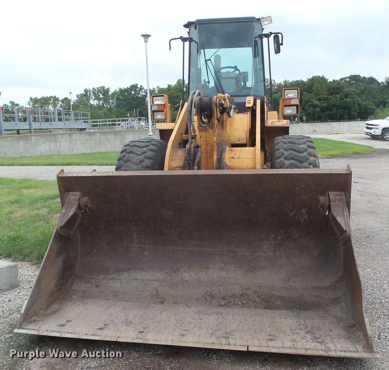 image for item DE2371 1997 Case 621B wheel loader