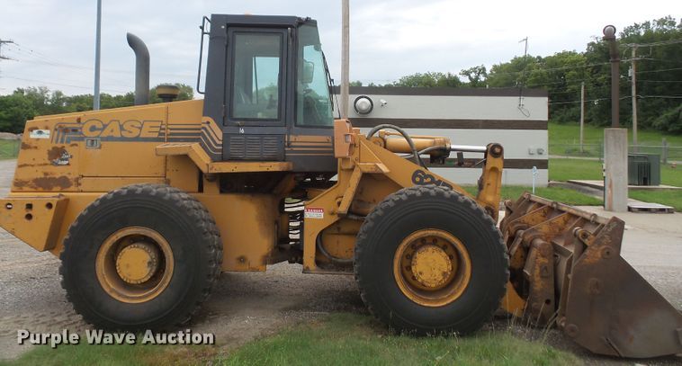 image for item DE2371 1997 Case 621B wheel loader