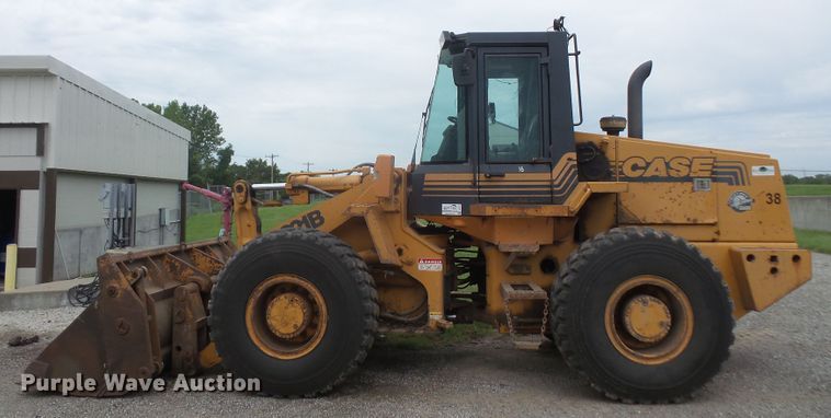 image for item DE2371 1997 Case 621B wheel loader