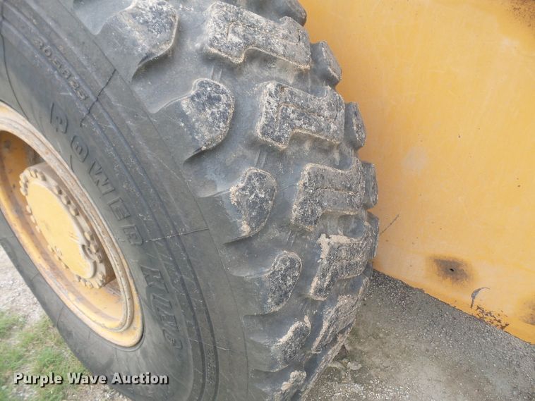 image for item DE2371 1997 Case 621B wheel loader