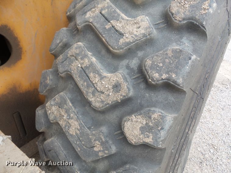image for item DE2371 1997 Case 621B wheel loader