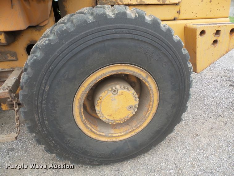 image for item DE2371 1997 Case 621B wheel loader