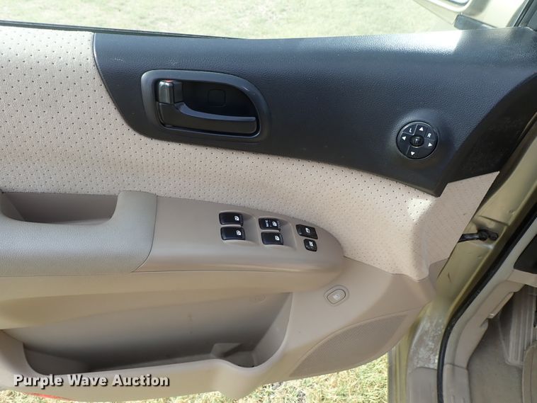 image for item DE5423 2007 Hyundai Entourage van