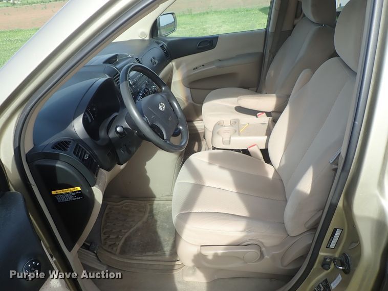 image for item DE5423 2007 Hyundai Entourage van