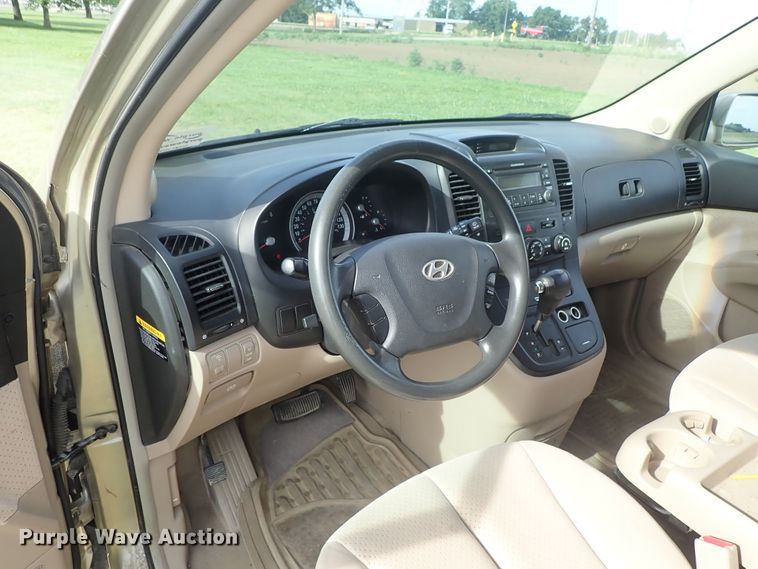 image for item DE5423 2007 Hyundai Entourage van