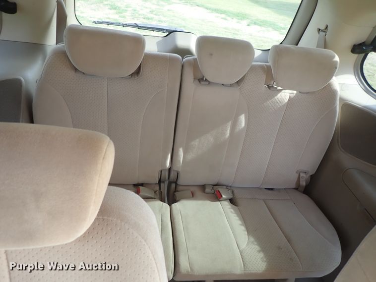 image for item DE5423 2007 Hyundai Entourage van