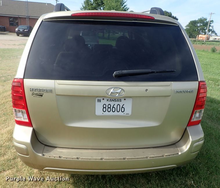 image for item DE5423 2007 Hyundai Entourage van