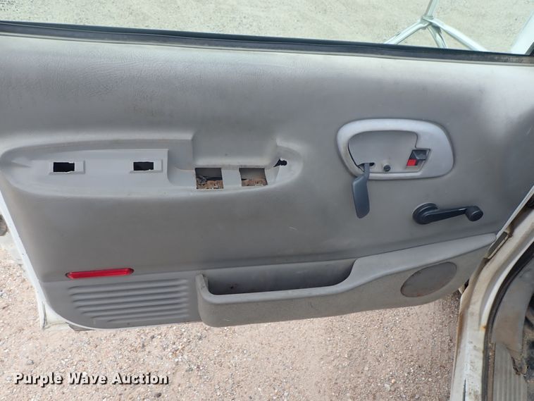 image for item DE5568 1998 Chevrolet C3500 Crew Cab pickup truck