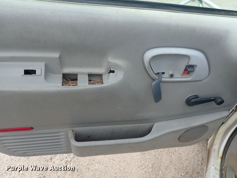 image for item DE5568 1998 Chevrolet C3500 Crew Cab pickup truck