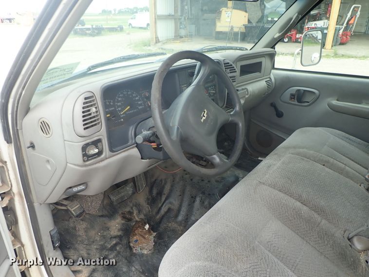 image for item DE5568 1998 Chevrolet C3500 Crew Cab pickup truck