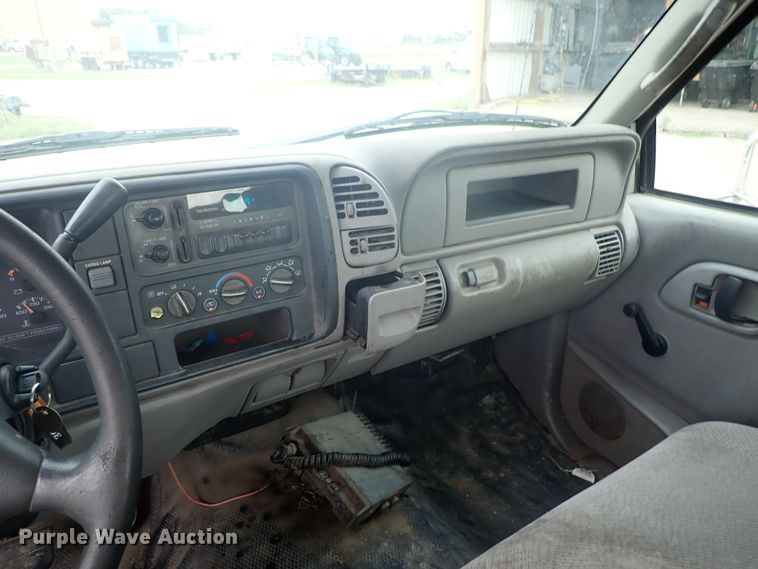 image for item DE5568 1998 Chevrolet C3500 Crew Cab pickup truck