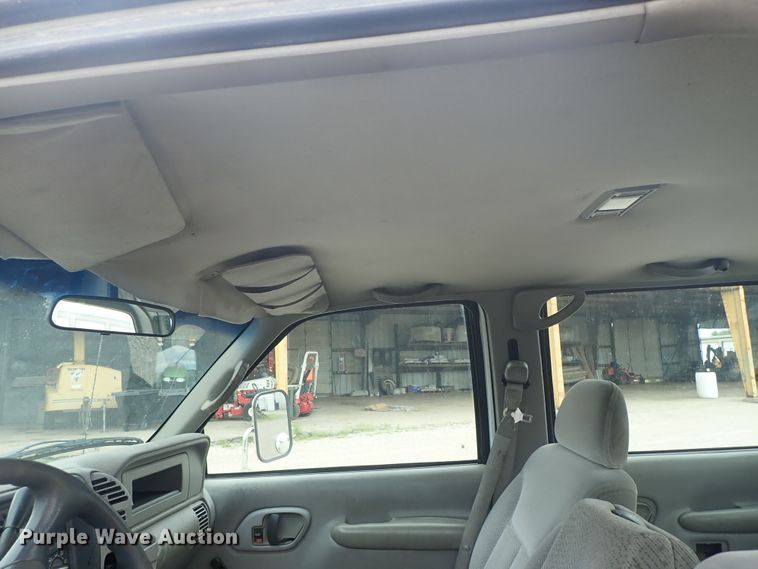 image for item DE5568 1998 Chevrolet C3500 Crew Cab pickup truck