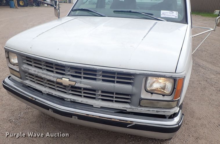 image for item DE5568 1998 Chevrolet C3500 Crew Cab pickup truck