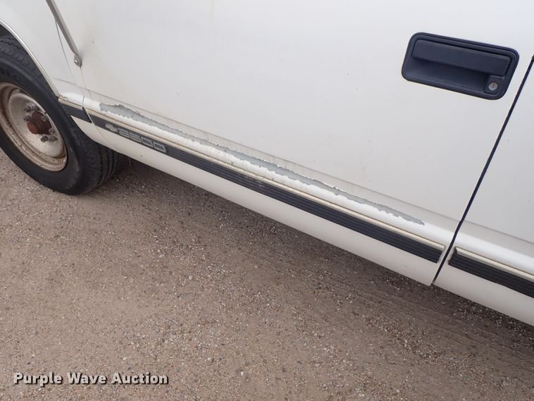 image for item DE5568 1998 Chevrolet C3500 Crew Cab pickup truck