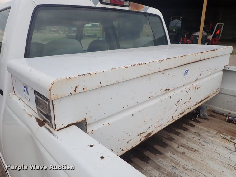 image for item DE5568 1998 Chevrolet C3500 Crew Cab pickup truck