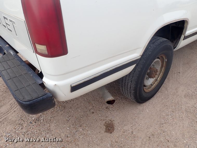 image for item DE5568 1998 Chevrolet C3500 Crew Cab pickup truck