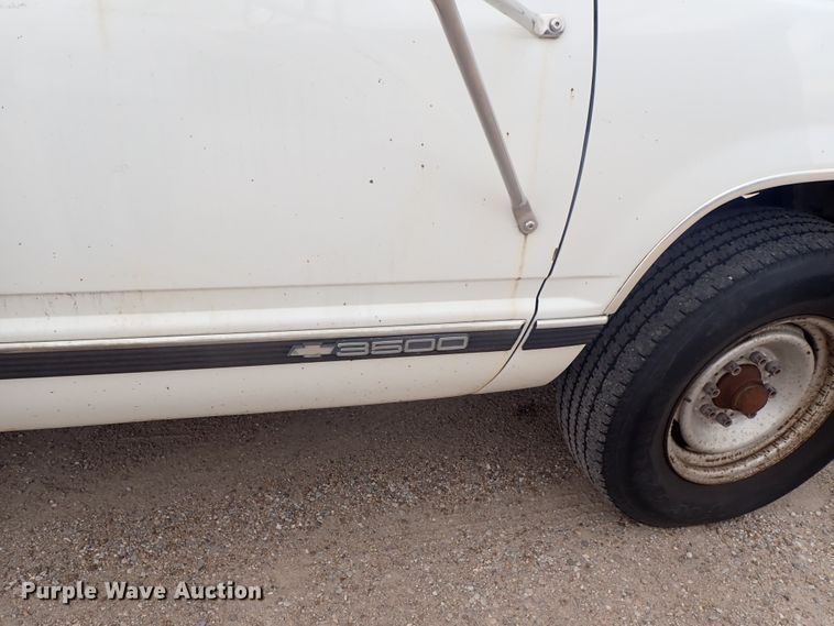 image for item DE5568 1998 Chevrolet C3500 Crew Cab pickup truck