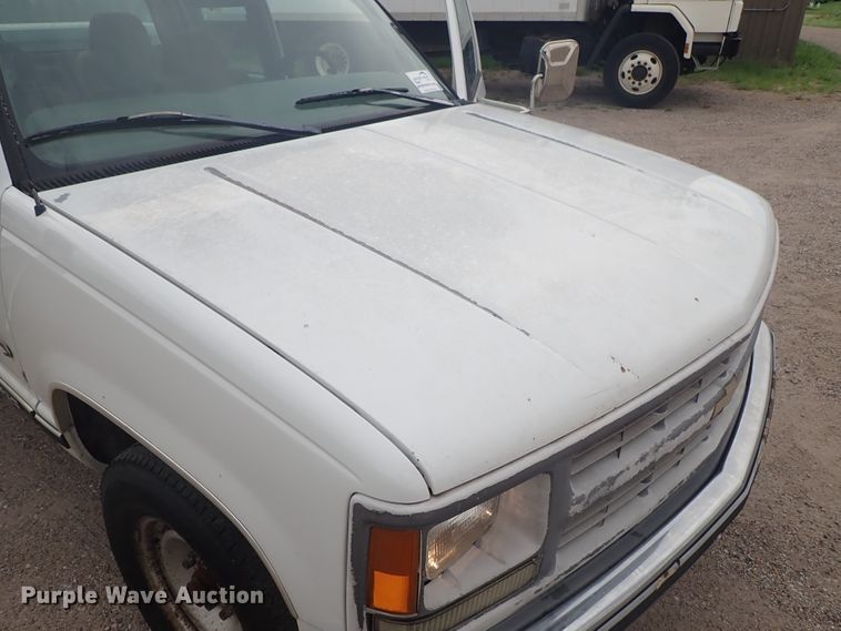 image for item DE5568 1998 Chevrolet C3500 Crew Cab pickup truck