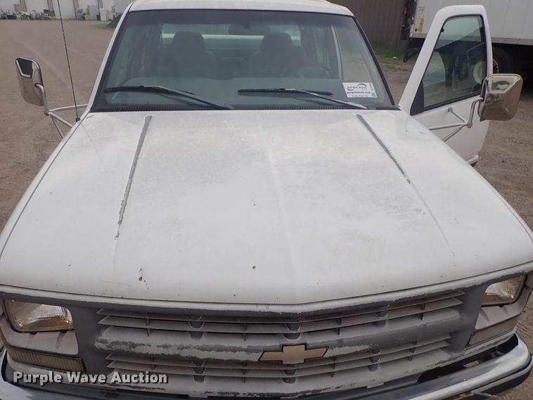 image for item DE5568 1998 Chevrolet C3500 Crew Cab pickup truck