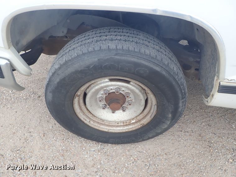 image for item DE5568 1998 Chevrolet C3500 Crew Cab pickup truck