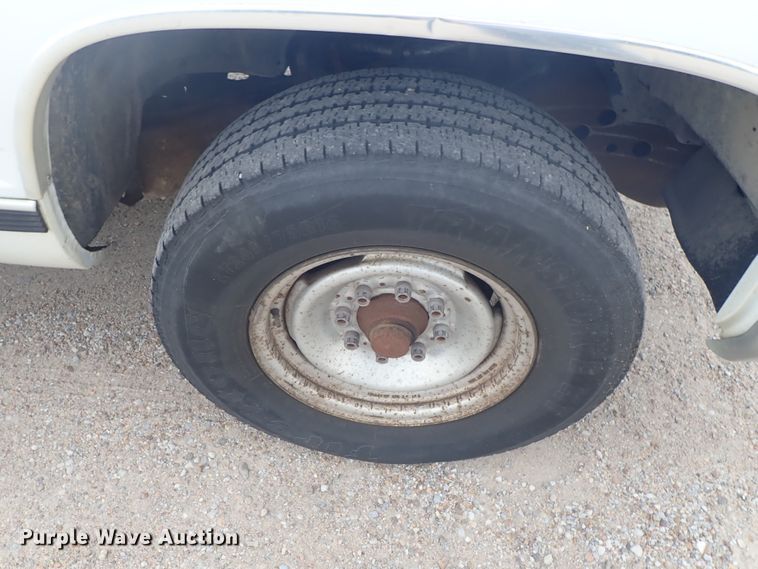 image for item DE5568 1998 Chevrolet C3500 Crew Cab pickup truck