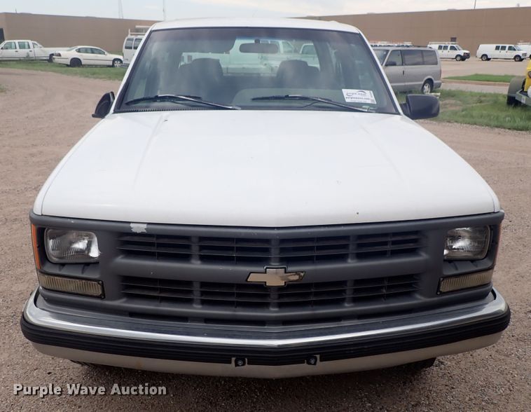 image for item DE5569 1996 Chevrolet C3500 Crew Cab pickup truck