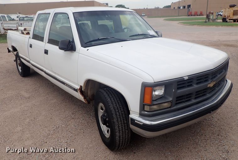 image for item DE5569 1996 Chevrolet C3500 Crew Cab pickup truck