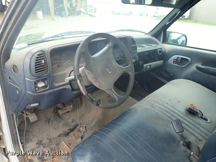 image for item DE5569 1996 Chevrolet C3500 Crew Cab pickup truck