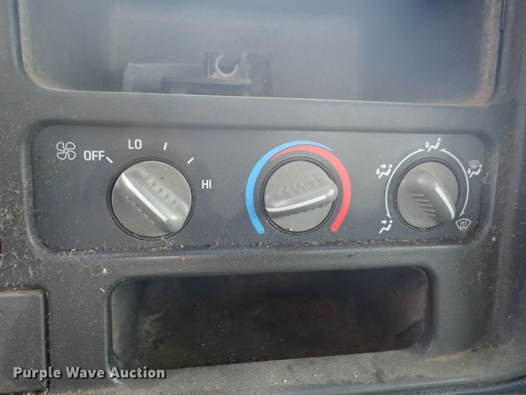 image for item DE5569 1996 Chevrolet C3500 Crew Cab pickup truck