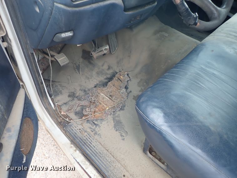 image for item DE5569 1996 Chevrolet C3500 Crew Cab pickup truck