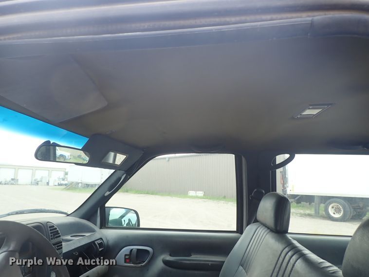 image for item DE5569 1996 Chevrolet C3500 Crew Cab pickup truck