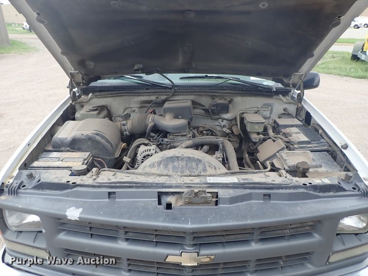 image for item DE5569 1996 Chevrolet C3500 Crew Cab pickup truck