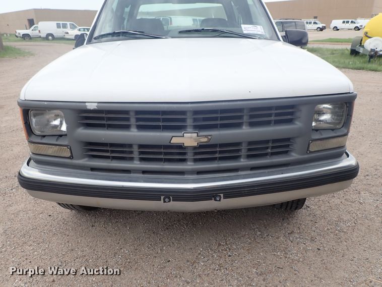 image for item DE5569 1996 Chevrolet C3500 Crew Cab pickup truck