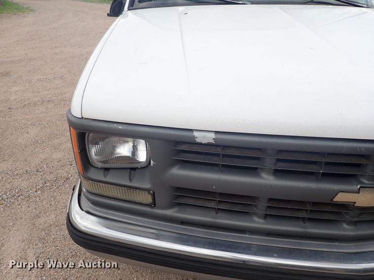 image for item DE5569 1996 Chevrolet C3500 Crew Cab pickup truck