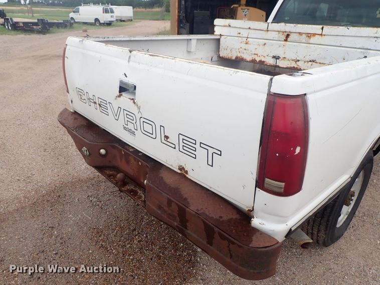 image for item DE5569 1996 Chevrolet C3500 Crew Cab pickup truck