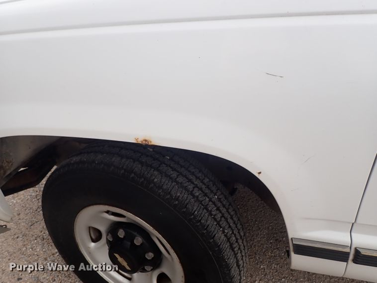 image for item DE5569 1996 Chevrolet C3500 Crew Cab pickup truck